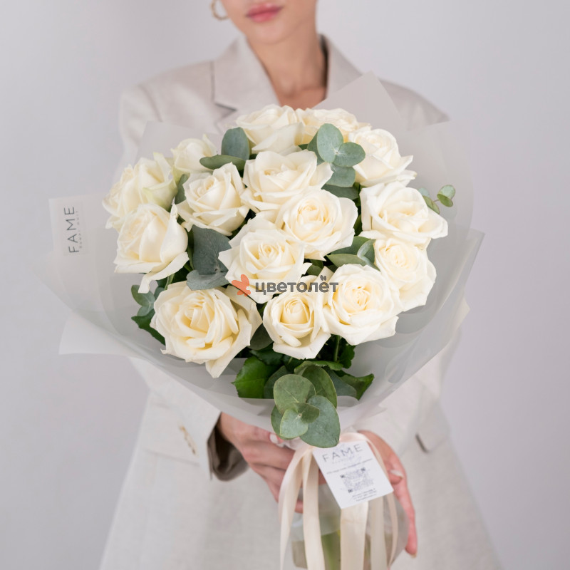 15 белых роз аваланж