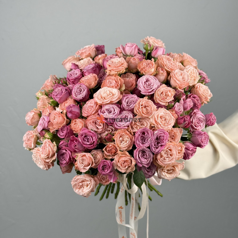 Нежный микс из кустовой розы