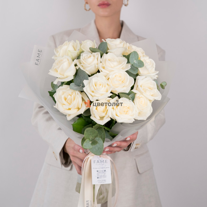 15 белых роз аваланж